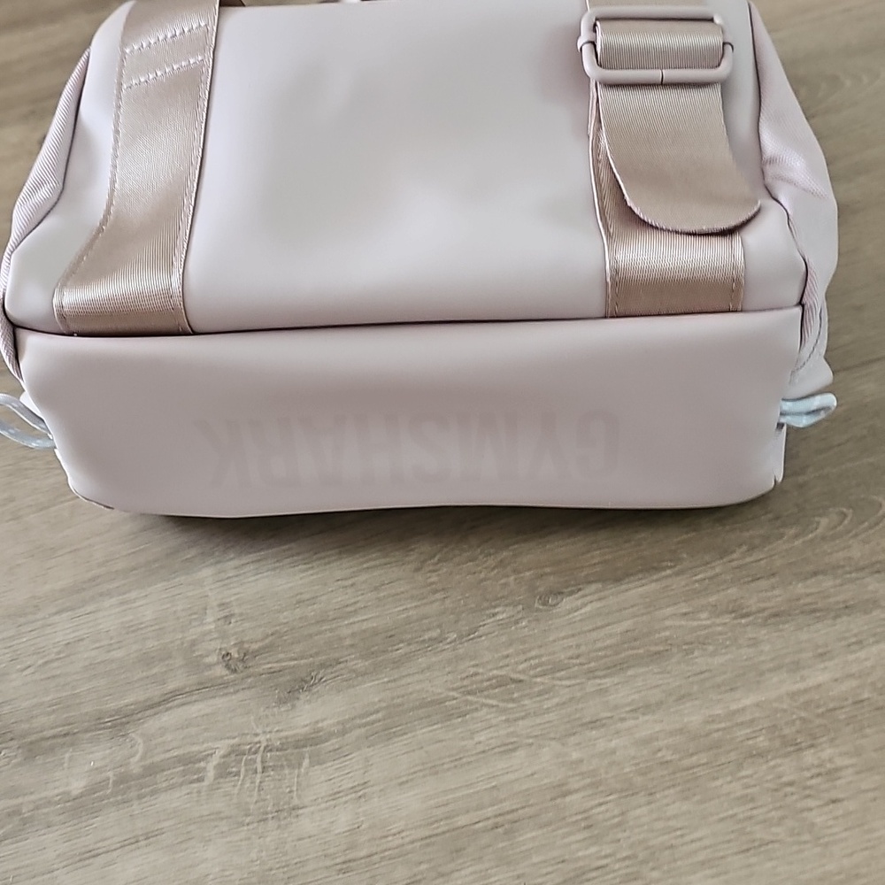 Gymshark Everyday Mini Holdall Pink - Picture 5 of 8